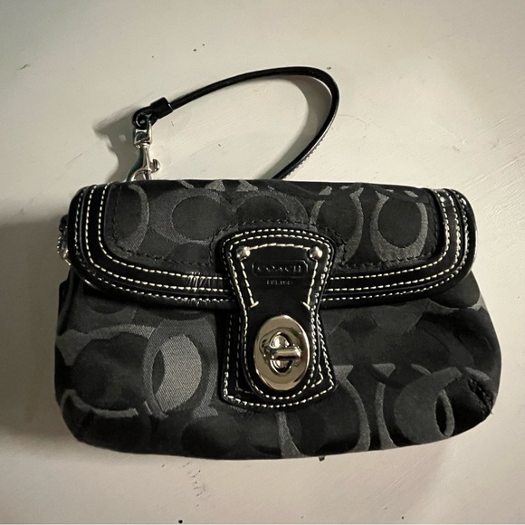 EUC Coach Wristlet/small clutch bag - Picture 2 of 3